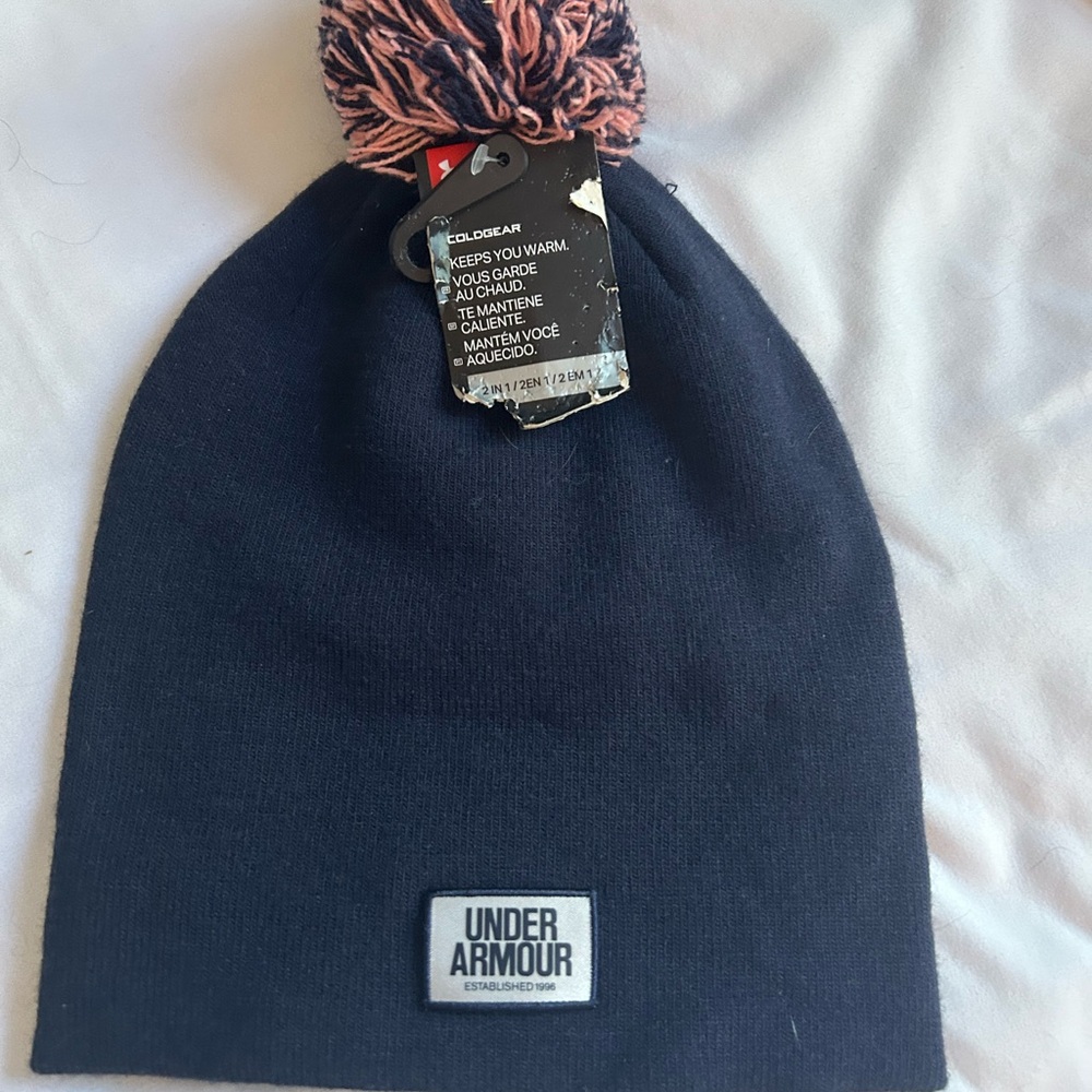 Under Armour beanie WITH (damaged) TAGS